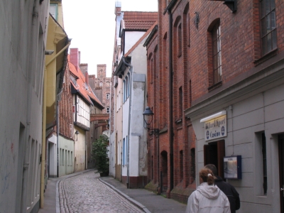 Schmaler Gang in der Altstadt von Lübeck