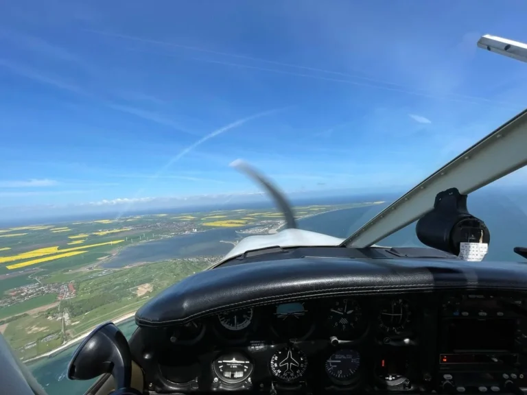 Cockpit-PA28-Ostseekuste