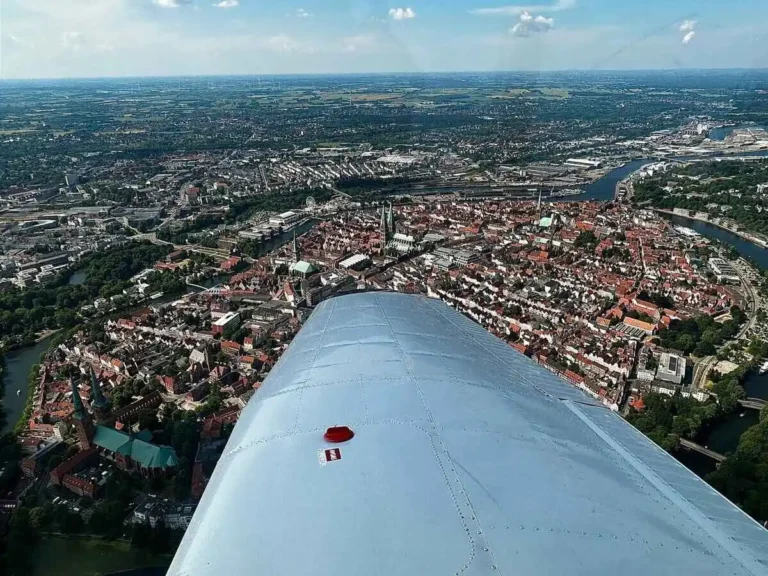 Rundflug-Lubeck-mit-Tragflache